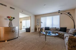 351 Town Pl Cir, Buffalo Grove, IL 60089 - Photo 8