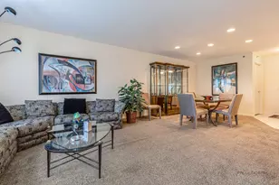 351 Town Pl Cir, Buffalo Grove, IL 60089 - Photo 6