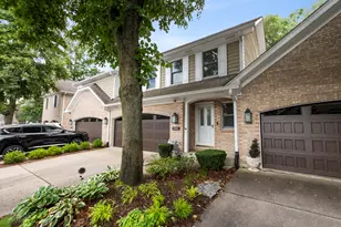 11145 Indian Woods Dr, Indian Head Park, IL 60525 - Photo 2