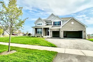 702 W Pt Wy, Oswego, IL 60543 - Photo 2