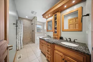 2158 Elmira Ave, Des Plaines, IL 60018 - Photo 10