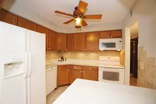1101 Pleasant Run Dr, Wheeling, IL 60090 - Photo 6