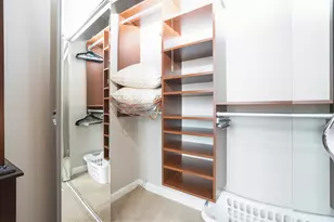 550 W Surf St, Chicago, IL 60657 - Photo 16