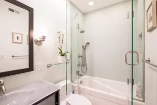 550 W Surf St, Chicago, IL 60657 - Photo 18