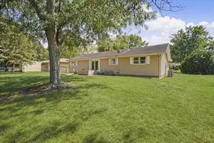 908 Hillside Ct, Monticello, IL 61856 - Photo 36