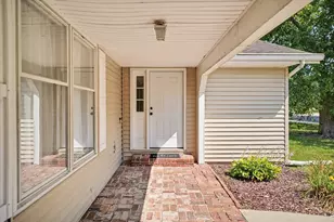 908 Hillside Ct, Monticello, IL 61856 - Photo 4
