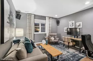 857 W Roscoe St, Chicago, IL 60657 - Photo 16