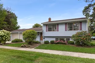 846 Hammerschmidt Ave, Lombard, IL 60148 - Photo 1