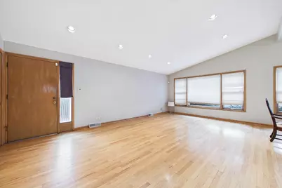 5007 Golf Road, Skokie, IL 60077 - Photo 4