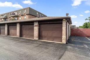 9147 S Roberts Rd, Hickory Hills, IL 60457 - Photo 16