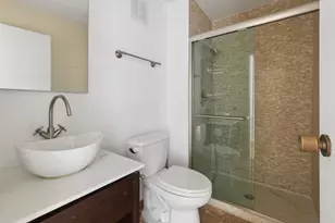 4170 N Marine Dr, Chicago, IL 60613 - Photo 8