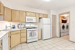 327 Cimarron Rd, Lombard, IL 60148 - Photo 12