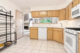 327 Cimarron Rd, Lombard, IL 60148 - Photo 32