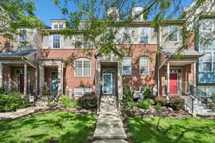 10 Thomas Ct, Grayslake, IL 60030 - Photo 1
