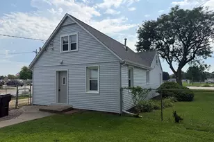 918 Windsor Rd, Loves Park, IL 61111 - Photo 2