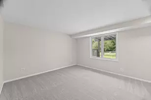 107 Honeysuckle Ct, Rolling Meadows, IL 60008 - Photo 6