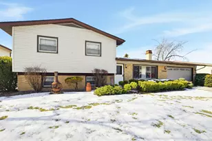 7388 Coventry Ln, Hanover Park, IL 60133 - Photo 2