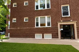 3105 W Argyle St, Chicago, IL 60625 - Photo 2