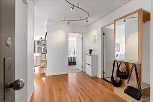 525 W Hawthorne Pl, Chicago, IL 60657 - Photo 2