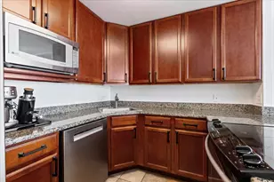 525 W Hawthorne Pl, Chicago, IL 60657 - Photo 12