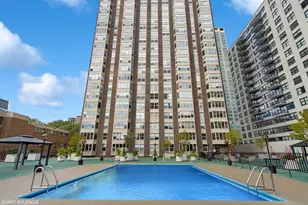 525 W Hawthorne Pl, Chicago, IL 60657 - Photo 20