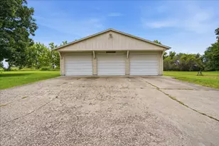 1360 N 1300 East Rd, Heyworth, IL 61745 - Photo 36