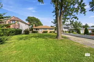 599 N Willow Rd, Elmhurst, IL 60126 - Photo 2