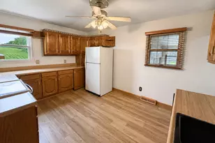 437 E 11th St, Pecatonica, IL 61063 - Photo 18
