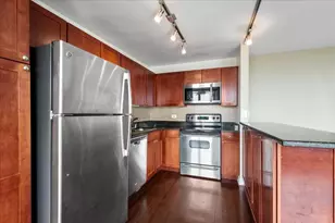 655 W Irving Park Rd, Chicago, IL 60613 - Photo 8