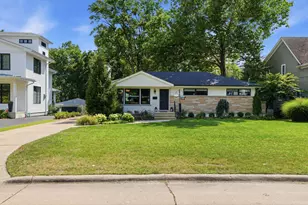 1526 E Forest Ave, Wheaton, IL 60187 - Photo 2