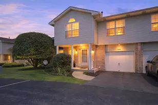 7420 Maple Dr, Justice, IL 60458 - Photo 2