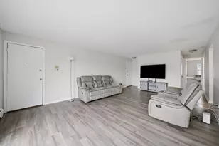 9817 Nottingham Ave, Chicago Ridge, IL 60415 - Photo 6