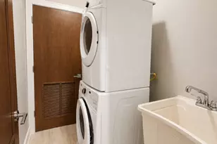 1149 W 17th St, Chicago, IL 60608 - Photo 14