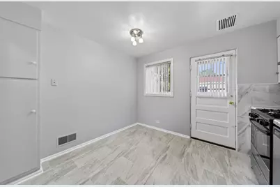 3824 W Chase Avenue, Lincolnwood, IL 60712 - Photo 8