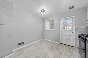 3824 W Chase Ave, Lincolnwood, IL 60712 - Photo 8