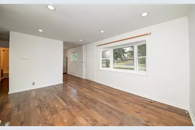 112 Green Lane, Carpentersville, IL 60110 - Photo 6