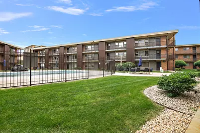 9608 W Higgins Road #2c, Rosemont, IL 60018 - Photo 4