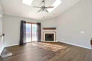 516 Silver Aspen Cir, Crystal Lake, IL 60014 - Photo 6