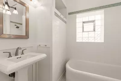 1335 W Hollywood Avenue, Chicago, IL 60660 - Photo 10