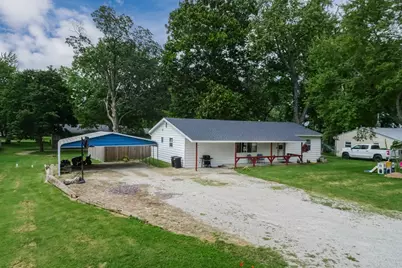 110 S. Grant Street, Saybrook, IL 61770 - Photo 2