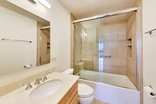 260 E Chestnut St, Chicago, IL 60611 - Photo 12