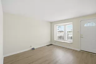 11056 S State Line Rd, Chicago, IL 60617 - Photo 4