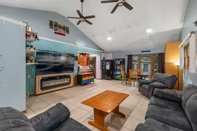 [Address not provided], Woodstock, IL 60098 - Photo 4