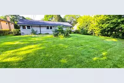 807 E Golfview Drive, Mount Prospect, IL 60056 - Photo 2