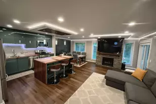 22 Waterbury Ln, Schaumburg, IL 60193 - Photo 2