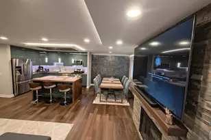 22 Waterbury Ln, Schaumburg, IL 60193 - Photo 8