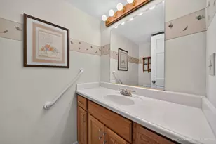 511 Cottonwood Ln, Schaumburg, IL 60193 - Photo 10