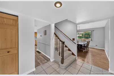 511 Cottonwood Lane, Schaumburg, IL 60193 - Photo 2