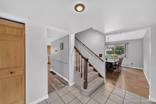 511 Cottonwood Ln, Schaumburg, IL 60193 - Photo 2