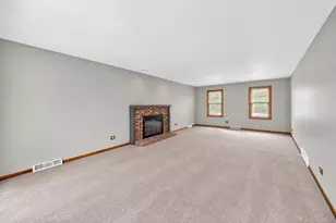 511 Cottonwood Ln, Schaumburg, IL 60193 - Photo 12
